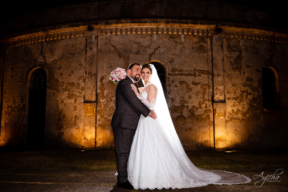La casa da noiva; Santuário Nossa Senhora de Lourdes; Noivas curitibanas; noivas de curitiba; fotografo de casamento curitiba; fotografia de casamento curitiba; casamento na igreja; ensaio dos noivos; teatro paiol; deborah ayecha fotografia;
