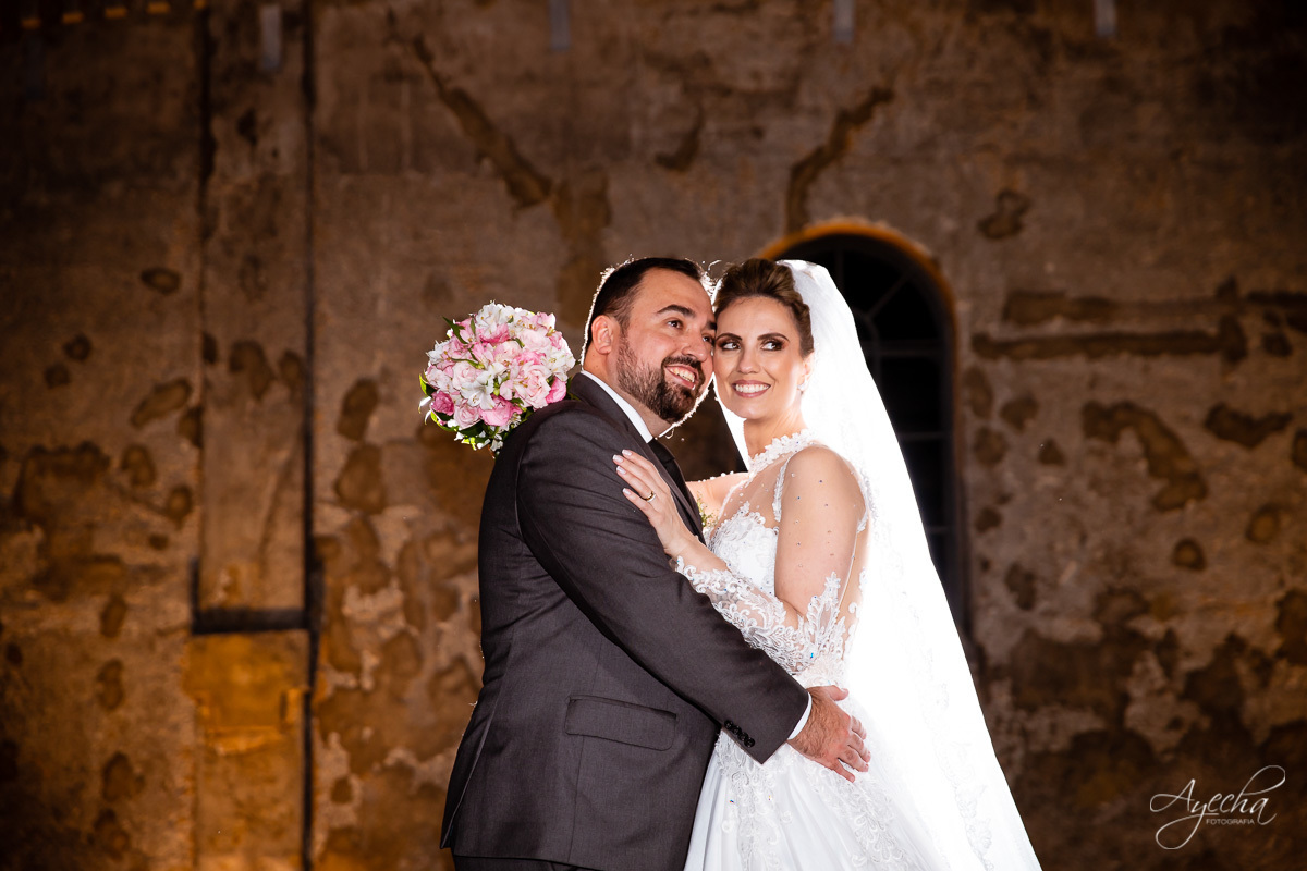 La casa da noiva; Santuário Nossa Senhora de Lourdes; Noivas curitibanas; noivas de curitiba; fotografo de casamento curitiba; fotografia de casamento curitiba; casamento na igreja; ensaio dos noivos; teatro paiol; deborah ayecha fotografia;