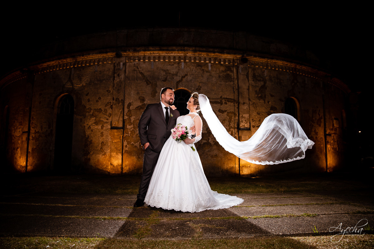 La casa da noiva; Santuário Nossa Senhora de Lourdes; Noivas curitibanas; noivas de curitiba; fotografo de casamento curitiba; fotografia de casamento curitiba; casamento na igreja; ensaio dos noivos; teatro paiol; deborah ayecha fotografia;