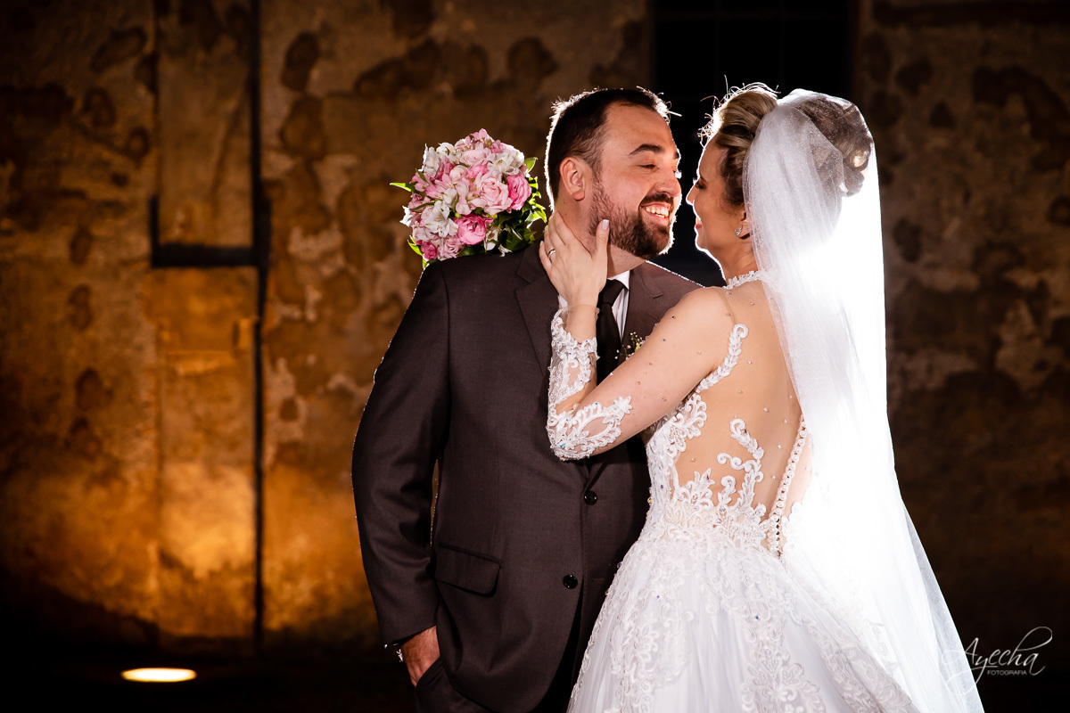 La casa da noiva; Santuário Nossa Senhora de Lourdes; Noivas curitibanas; noivas de curitiba; fotografo de casamento curitiba; fotografia de casamento curitiba; casamento na igreja; ensaio dos noivos; teatro paiol; deborah ayecha fotografia;