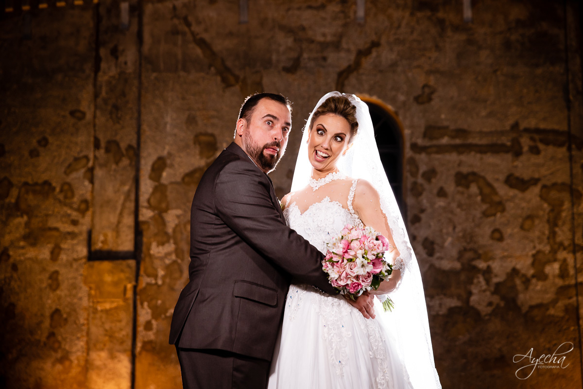 La casa da noiva; Santuário Nossa Senhora de Lourdes; Noivas curitibanas; noivas de curitiba; fotografo de casamento curitiba; fotografia de casamento curitiba; casamento na igreja; ensaio dos noivos; teatro paiol; deborah ayecha fotografia;