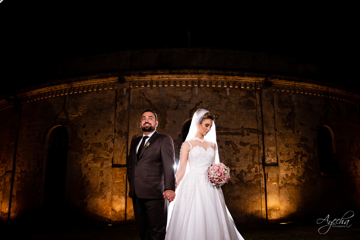 La casa da noiva; Santuário Nossa Senhora de Lourdes; Noivas curitibanas; noivas de curitiba; fotografo de casamento curitiba; fotografia de casamento curitiba; casamento na igreja; ensaio dos noivos; teatro paiol; deborah ayecha fotografia;