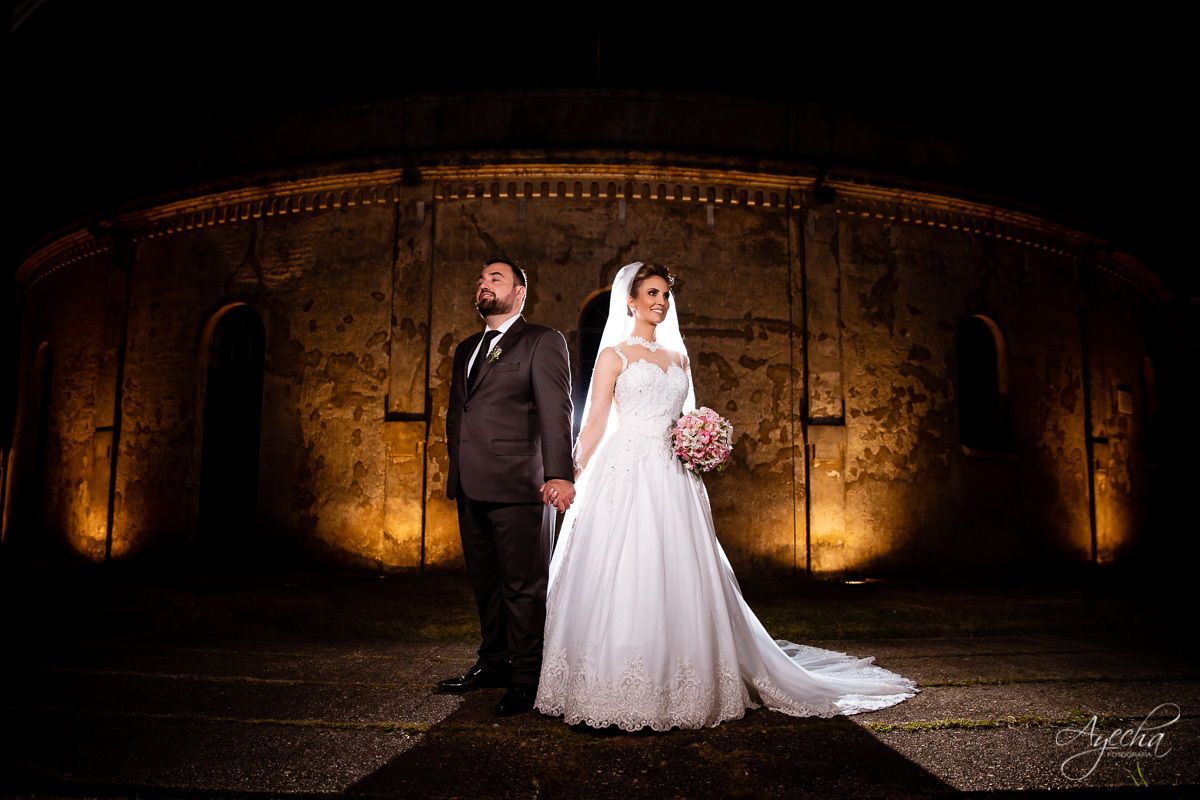 La casa da noiva; Santuário Nossa Senhora de Lourdes; Noivas curitibanas; noivas de curitiba; fotografo de casamento curitiba; fotografia de casamento curitiba; casamento na igreja; ensaio dos noivos; teatro paiol; deborah ayecha fotografia;