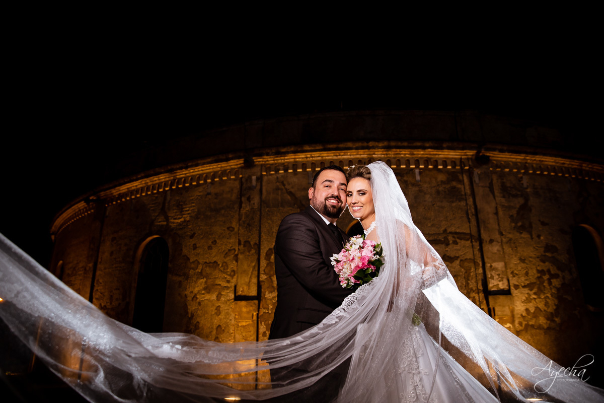 La casa da noiva; Santuário Nossa Senhora de Lourdes; Noivas curitibanas; noivas de curitiba; fotografo de casamento curitiba; fotografia de casamento curitiba; casamento na igreja; ensaio dos noivos; teatro paiol; deborah ayecha fotografia;