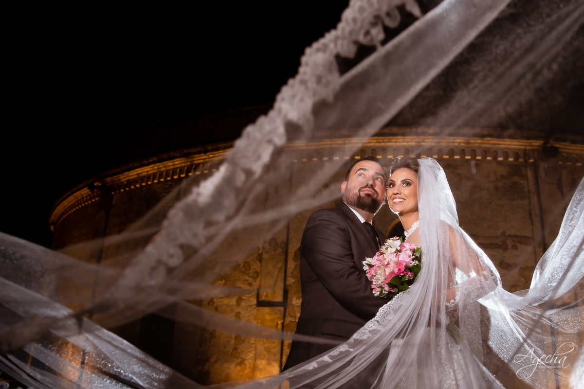 La casa da noiva; Santuário Nossa Senhora de Lourdes; Noivas curitibanas; noivas de curitiba; fotografo de casamento curitiba; fotografia de casamento curitiba; casamento na igreja; ensaio dos noivos; teatro paiol; deborah ayecha fotografia;