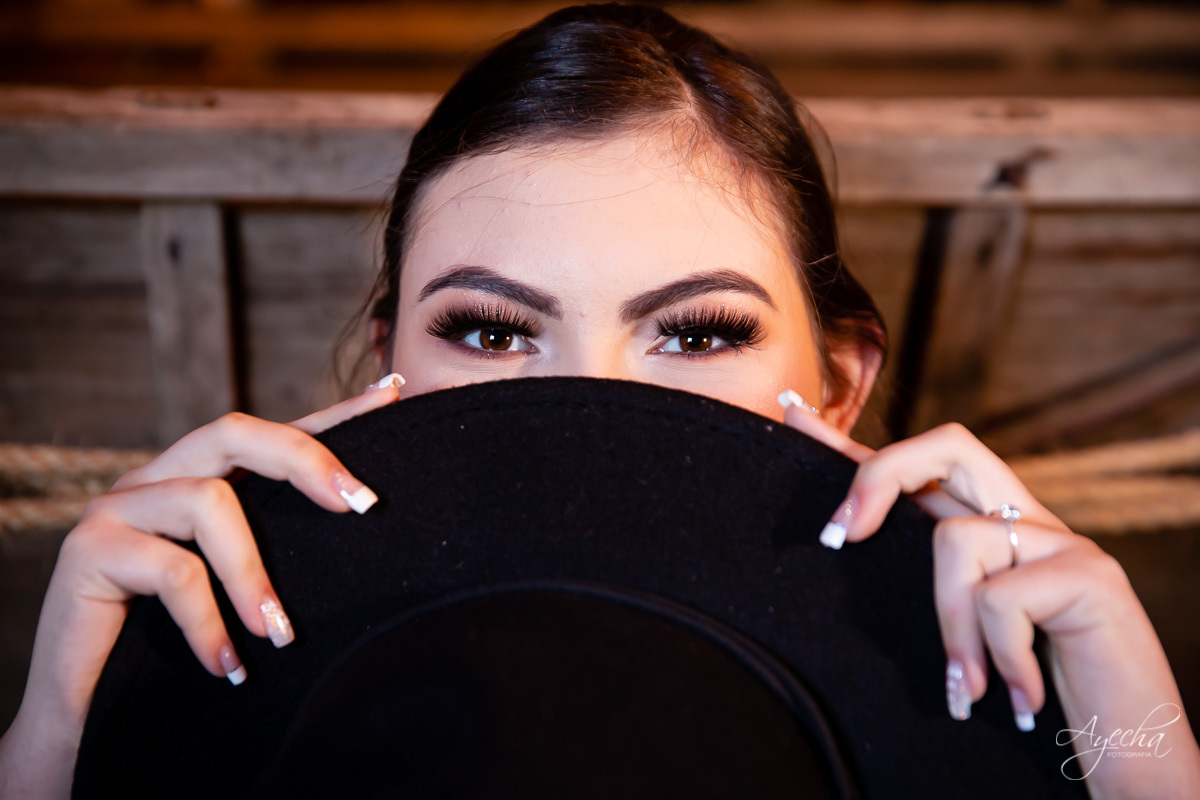 Ensaio 15 anos Curitiba;  São José dos Pinhais; Piraquara;  Debutante Curitiba; Ensaio Teen; Ensaio Celeiro; Ensaio Rústico; xv anos; vestido debutante; ienkot; mc donalds; diabetes; festa 15 anos; melhores fotógrafos curitiba; especialista 15 anos