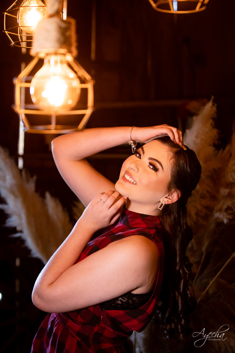 Ensaio 15 anos Curitiba;  São José dos Pinhais; Piraquara;  Debutante Curitiba; Ensaio Teen; Ensaio Celeiro; Ensaio Rústico; xv anos; vestido debutante; ienkot; mc donalds; diabetes; festa 15 anos; melhores fotógrafos curitiba; especialista 15 anos