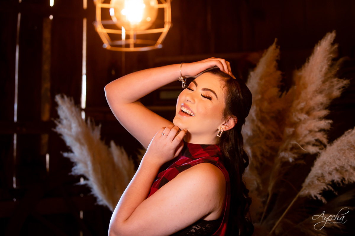 Ensaio 15 anos Curitiba;  São José dos Pinhais; Piraquara;  Debutante Curitiba; Ensaio Teen; Ensaio Celeiro; Ensaio Rústico; xv anos; vestido debutante; ienkot; mc donalds; diabetes; festa 15 anos; melhores fotógrafos curitiba; especialista 15 anos