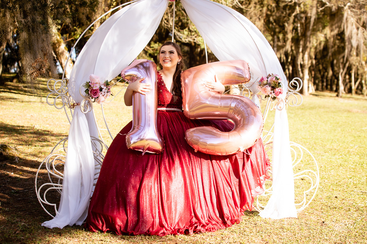 Ensaio 15 anos Curitiba;  São José dos Pinhais; Piraquara;  Debutante Curitiba; Ensaio Teen; Ensaio Celeiro; Ensaio Rústico; xv anos; vestido debutante; ienkot; mc donalds; diabetes; festa 15 anos; melhores fotógrafos curitiba; especialista 15 anos