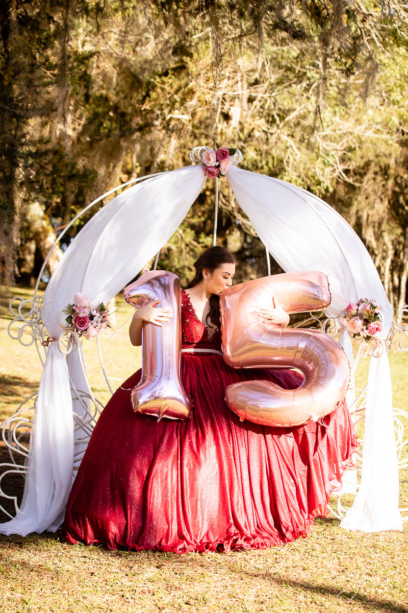 Ensaio 15 anos Curitiba;  São José dos Pinhais; Piraquara;  Debutante Curitiba; Ensaio Teen; Ensaio Celeiro; Ensaio Rústico; xv anos; vestido debutante; ienkot; mc donalds; diabetes; festa 15 anos; melhores fotógrafos curitiba; especialista 15 anos