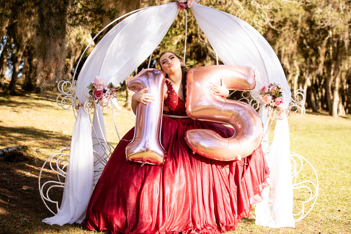 Ensaio 15 anos Curitiba;  São José dos Pinhais; Piraquara;  Debutante Curitiba; Ensaio Teen; Ensaio Celeiro; Ensaio Rústico; xv anos; vestido debutante; ienkot; mc donalds; diabetes; festa 15 anos; melhores fotógrafos curitiba; especialista 15 anos