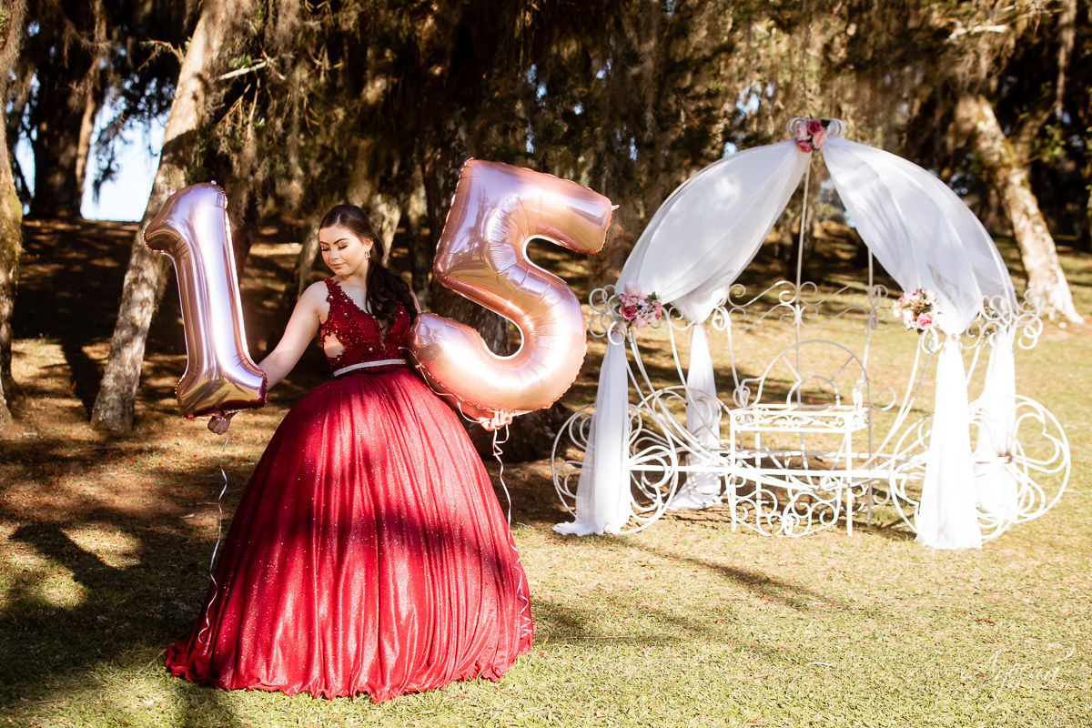 Ensaio 15 anos Curitiba;  São José dos Pinhais; Piraquara;  Debutante Curitiba; Ensaio Teen; Ensaio Celeiro; Ensaio Rústico; xv anos; vestido debutante; ienkot; mc donalds; diabetes; festa 15 anos; melhores fotógrafos curitiba; especialista 15 anos