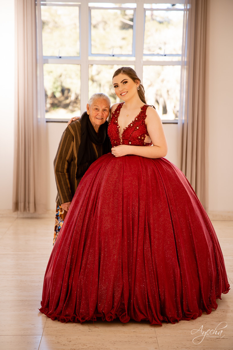 Ensaio 15 anos Curitiba;  São José dos Pinhais; Piraquara;  Debutante Curitiba; Ensaio Teen; Ensaio Celeiro; Ensaio Rústico; xv anos; vestido debutante; ienkot; mc donalds; diabetes; festa 15 anos; melhores fotógrafos curitiba; especialista 15 anos