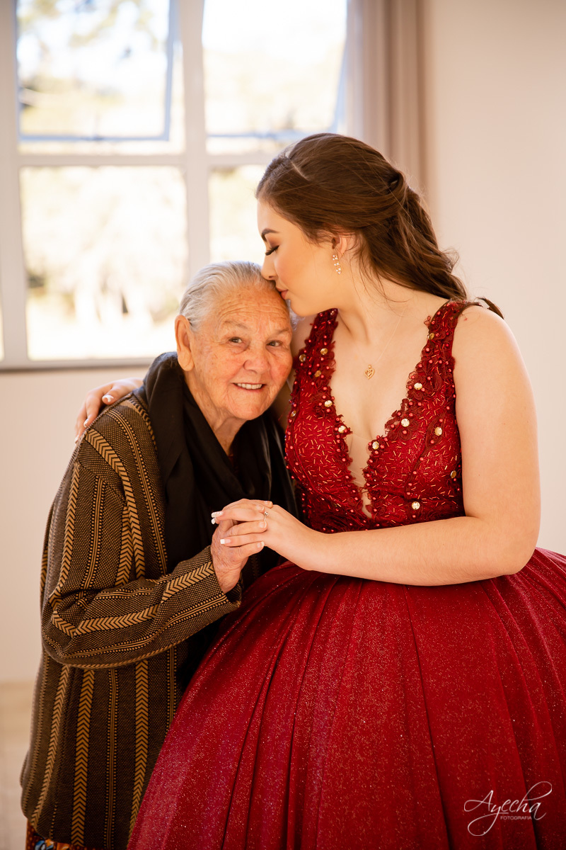 Ensaio 15 anos Curitiba;  São José dos Pinhais; Piraquara;  Debutante Curitiba; Ensaio Teen; Ensaio Celeiro; Ensaio Rústico; xv anos; vestido debutante; ienkot; mc donalds; diabetes; festa 15 anos; melhores fotógrafos curitiba; especialista 15 anos