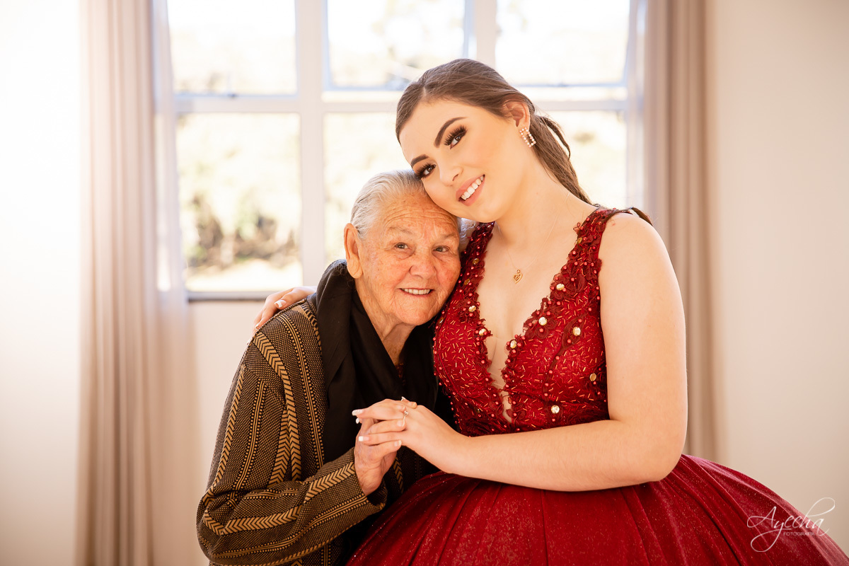 Ensaio 15 anos Curitiba;  São José dos Pinhais; Piraquara;  Debutante Curitiba; Ensaio Teen; Ensaio Celeiro; Ensaio Rústico; xv anos; vestido debutante; ienkot; mc donalds; diabetes; festa 15 anos; melhores fotógrafos curitiba; especialista 15 anos