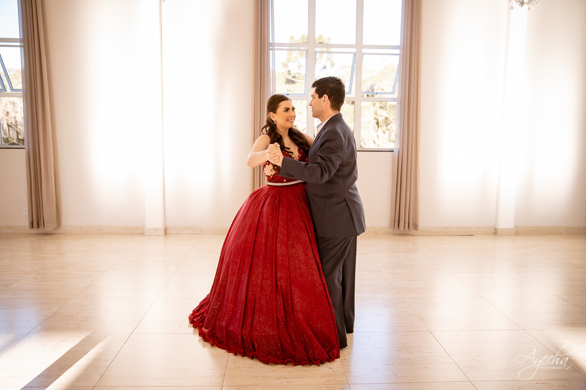 Ensaio 15 anos Curitiba;  São José dos Pinhais; Piraquara;  Debutante Curitiba; Ensaio Teen; Ensaio Celeiro; Ensaio Rústico; xv anos; vestido debutante; ienkot; mc donalds; diabetes; festa 15 anos; melhores fotógrafos curitiba; especialista 15 anos