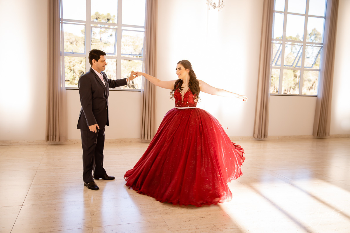 Ensaio 15 anos Curitiba;  São José dos Pinhais; Piraquara;  Debutante Curitiba; Ensaio Teen; Ensaio Celeiro; Ensaio Rústico; xv anos; vestido debutante; ienkot; mc donalds; diabetes; festa 15 anos; melhores fotógrafos curitiba; especialista 15 anos