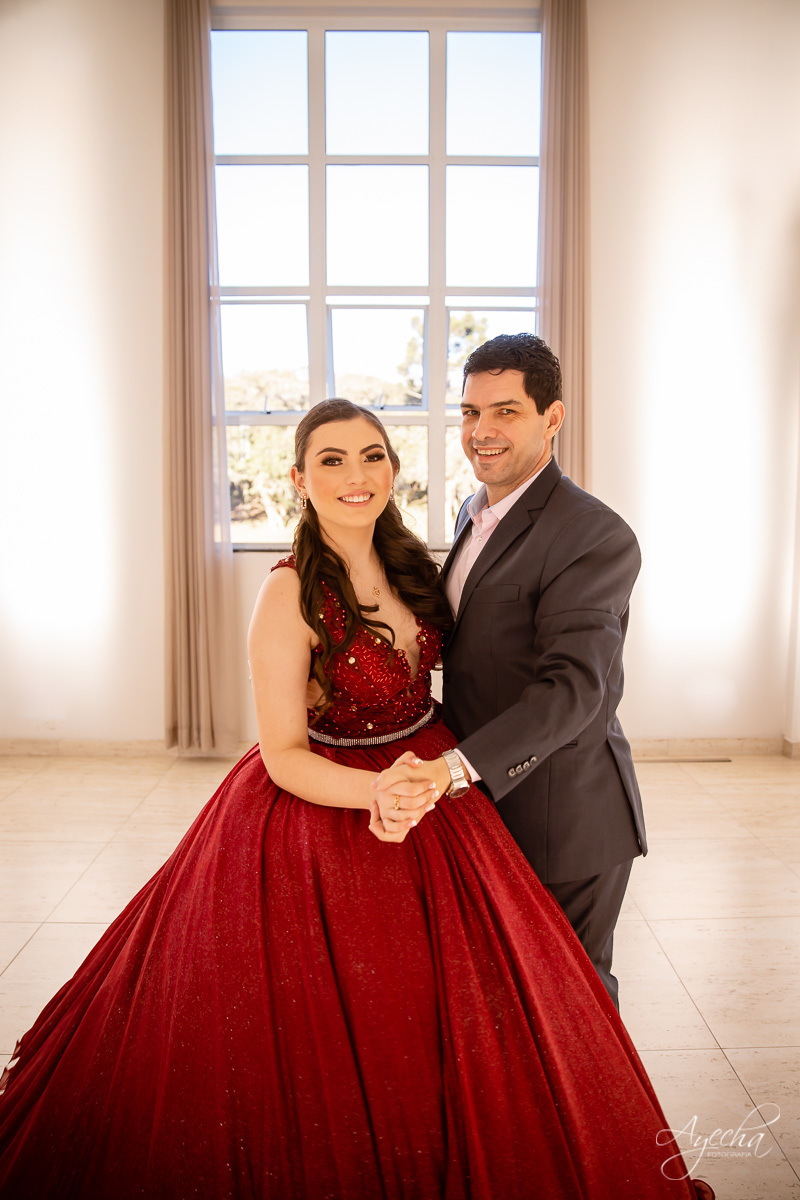 Ensaio 15 anos Curitiba;  São José dos Pinhais; Piraquara;  Debutante Curitiba; Ensaio Teen; Ensaio Celeiro; Ensaio Rústico; xv anos; vestido debutante; ienkot; mc donalds; diabetes; festa 15 anos; melhores fotógrafos curitiba; especialista 15 anos