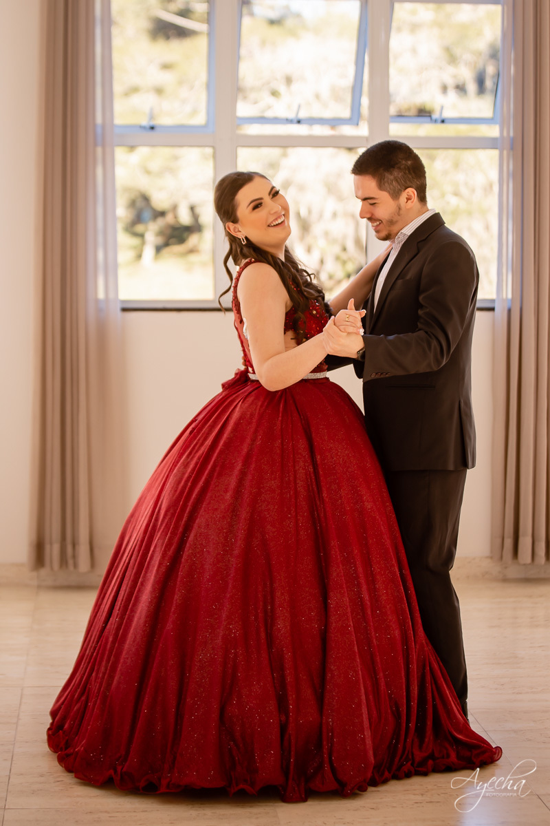 Ensaio 15 anos Curitiba;  São José dos Pinhais; Piraquara;  Debutante Curitiba; Ensaio Teen; Ensaio Celeiro; Ensaio Rústico; xv anos; vestido debutante; ienkot; mc donalds; diabetes; festa 15 anos; melhores fotógrafos curitiba; especialista 15 anos