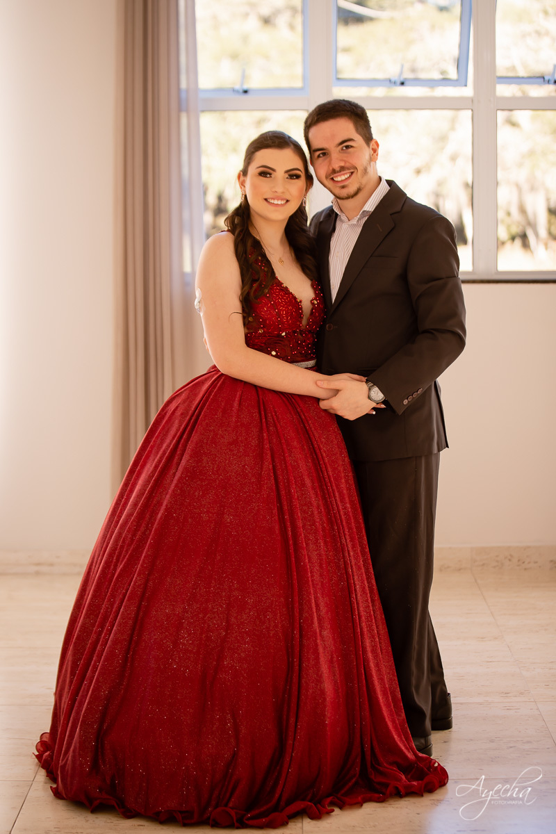 Ensaio 15 anos Curitiba;  São José dos Pinhais; Piraquara;  Debutante Curitiba; Ensaio Teen; Ensaio Celeiro; Ensaio Rústico; xv anos; vestido debutante; ienkot; mc donalds; diabetes; festa 15 anos; melhores fotógrafos curitiba; especialista 15 anos