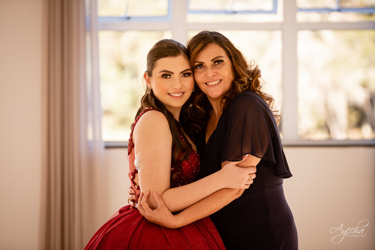 Ensaio 15 anos Curitiba;  São José dos Pinhais; Piraquara;  Debutante Curitiba; Ensaio Teen; Ensaio Celeiro; Ensaio Rústico; xv anos; vestido debutante; ienkot; mc donalds; diabetes; festa 15 anos; melhores fotógrafos curitiba; especialista 15 anos