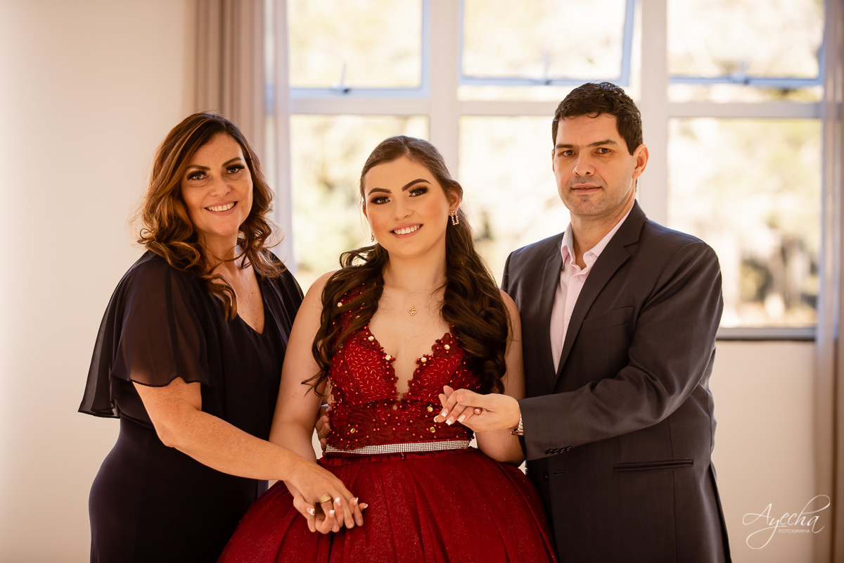 Ensaio 15 anos Curitiba;  São José dos Pinhais; Piraquara;  Debutante Curitiba; Ensaio Teen; Ensaio Celeiro; Ensaio Rústico; xv anos; vestido debutante; ienkot; mc donalds; diabetes; festa 15 anos; melhores fotógrafos curitiba; especialista 15 anos