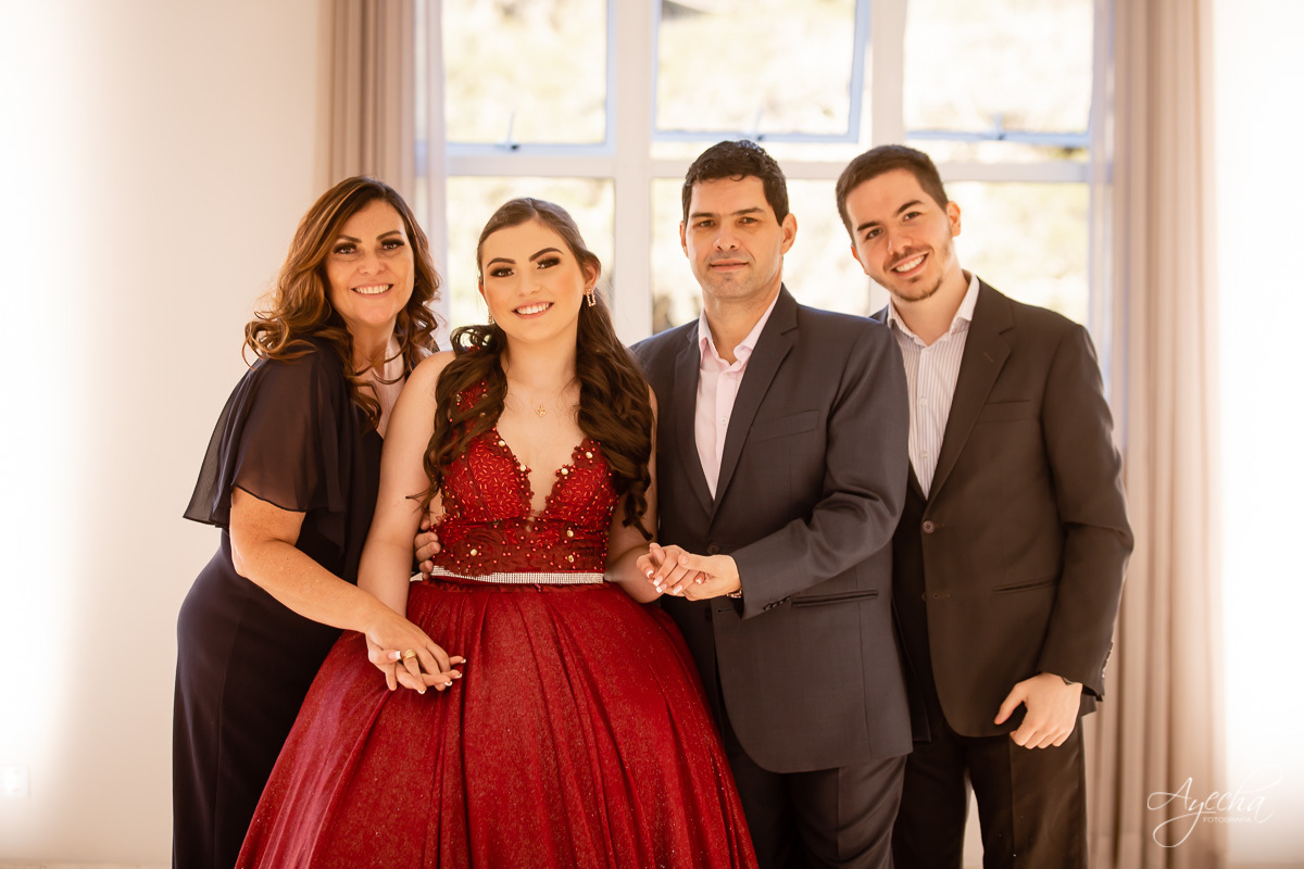 Ensaio 15 anos Curitiba;  São José dos Pinhais; Piraquara;  Debutante Curitiba; Ensaio Teen; Ensaio Celeiro; Ensaio Rústico; xv anos; vestido debutante; ienkot; mc donalds; diabetes; festa 15 anos; melhores fotógrafos curitiba; especialista 15 anos