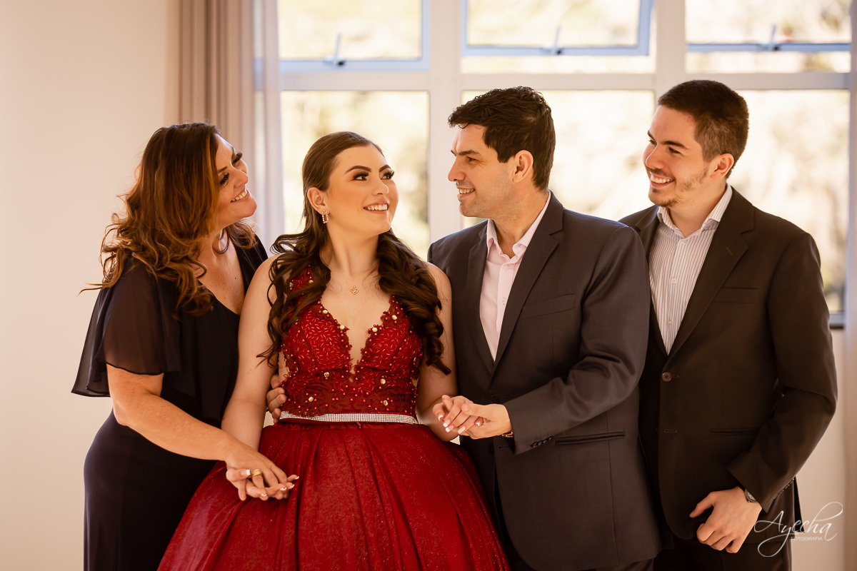 Ensaio 15 anos Curitiba;  São José dos Pinhais; Piraquara;  Debutante Curitiba; Ensaio Teen; Ensaio Celeiro; Ensaio Rústico; xv anos; vestido debutante; ienkot; mc donalds; diabetes; festa 15 anos; melhores fotógrafos curitiba; especialista 15 anos