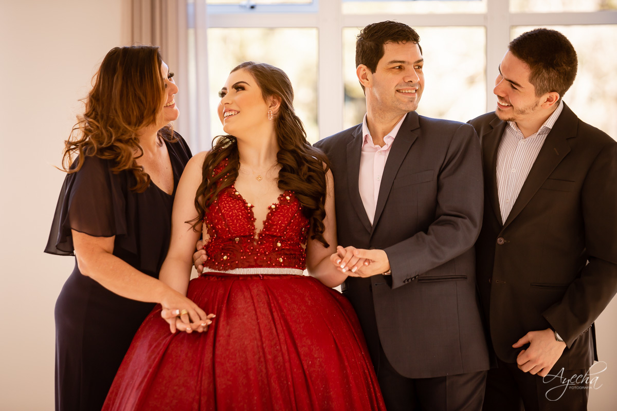 Ensaio 15 anos Curitiba;  São José dos Pinhais; Piraquara;  Debutante Curitiba; Ensaio Teen; Ensaio Celeiro; Ensaio Rústico; xv anos; vestido debutante; ienkot; mc donalds; diabetes; festa 15 anos; melhores fotógrafos curitiba; especialista 15 anos