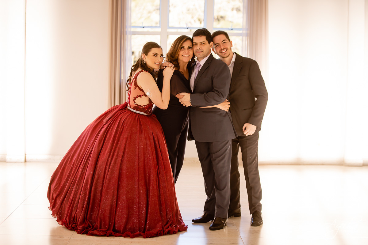 Ensaio 15 anos Curitiba;  São José dos Pinhais; Piraquara;  Debutante Curitiba; Ensaio Teen; Ensaio Celeiro; Ensaio Rústico; xv anos; vestido debutante; ienkot; mc donalds; diabetes; festa 15 anos; melhores fotógrafos curitiba; especialista 15 anos