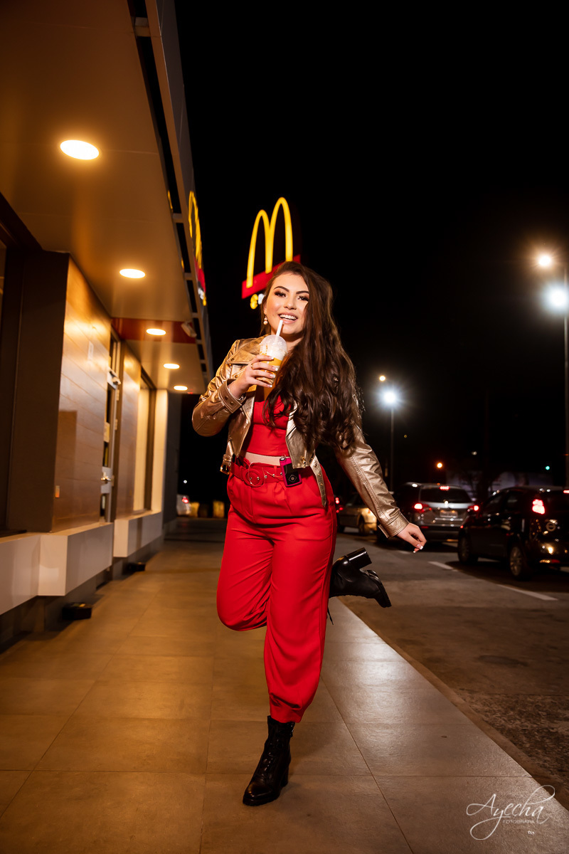 Ensaio 15 anos Curitiba;  São José dos Pinhais; Piraquara;  Debutante Curitiba; Ensaio Teen; Ensaio Celeiro; Ensaio Rústico; xv anos; vestido debutante; ienkot; mc donalds; diabetes; festa 15 anos; melhores fotógrafos curitiba; especialista 15 anos