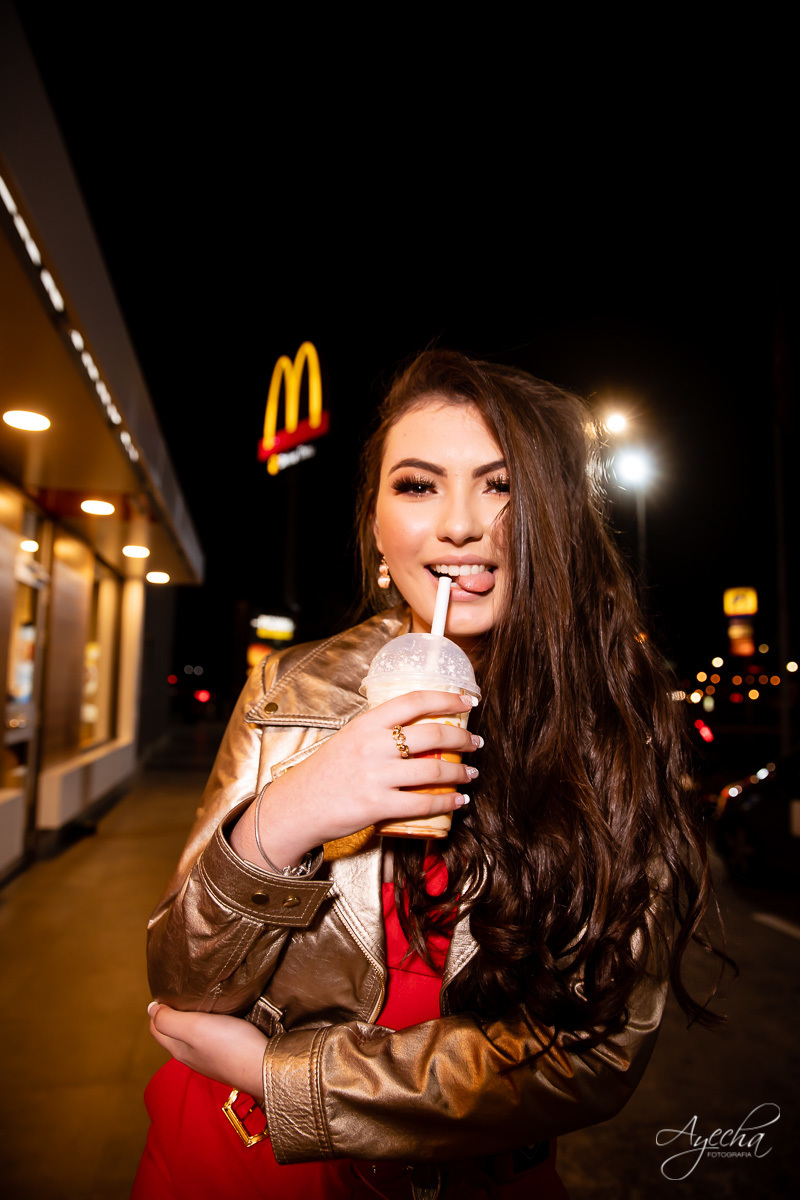 Ensaio 15 anos Curitiba;  São José dos Pinhais; Piraquara;  Debutante Curitiba; Ensaio Teen; Ensaio Celeiro; Ensaio Rústico; xv anos; vestido debutante; ienkot; mc donalds; diabetes; festa 15 anos; melhores fotógrafos curitiba; especialista 15 anos