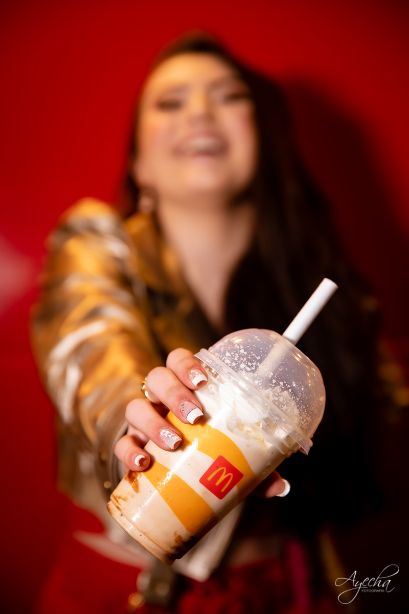 Ensaio 15 anos Curitiba;  São José dos Pinhais; Piraquara;  Debutante Curitiba; Ensaio Teen; Ensaio Celeiro; Ensaio Rústico; xv anos; vestido debutante; ienkot; mc donalds; diabetes; festa 15 anos; melhores fotógrafos curitiba; especialista 15 anos