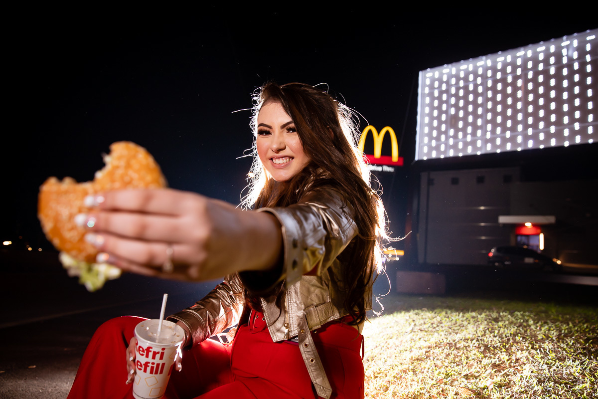 Ensaio 15 anos Curitiba;  São José dos Pinhais; Piraquara;  Debutante Curitiba; Ensaio Teen; Ensaio Celeiro; Ensaio Rústico; xv anos; vestido debutante; ienkot; mc donalds; diabetes; festa 15 anos; melhores fotógrafos curitiba; especialista 15 anos