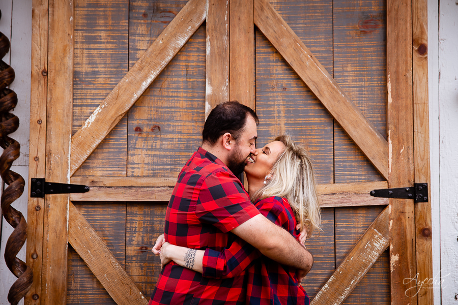 Chácara para ensaios fotográficos em curitiba; chácara ienkot; ensaio de casamento; ensaio rústico; ensaio no celeiro; pré wedding curitiba; casamentos piraquara; casamentos pinhais; fotógrafos de casamento; locação para ensaio fotográfico; 