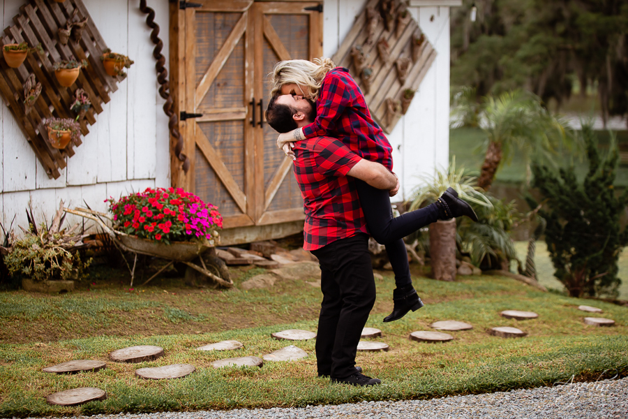 Chácara para ensaios fotográficos em curitiba; chácara ienkot; ensaio de casamento; ensaio rústico; ensaio no celeiro; pré wedding curitiba; casamentos piraquara; casamentos pinhais; fotógrafos de casamento; locação para ensaio fotográfico; 