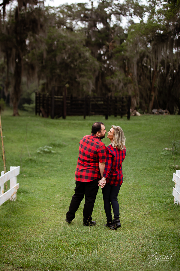 Chácara para ensaios fotográficos em curitiba; chácara ienkot; ensaio de casamento; ensaio rústico; ensaio no celeiro; pré wedding curitiba; casamentos piraquara; casamentos pinhais; fotógrafos de casamento; locação para ensaio fotográfico; 