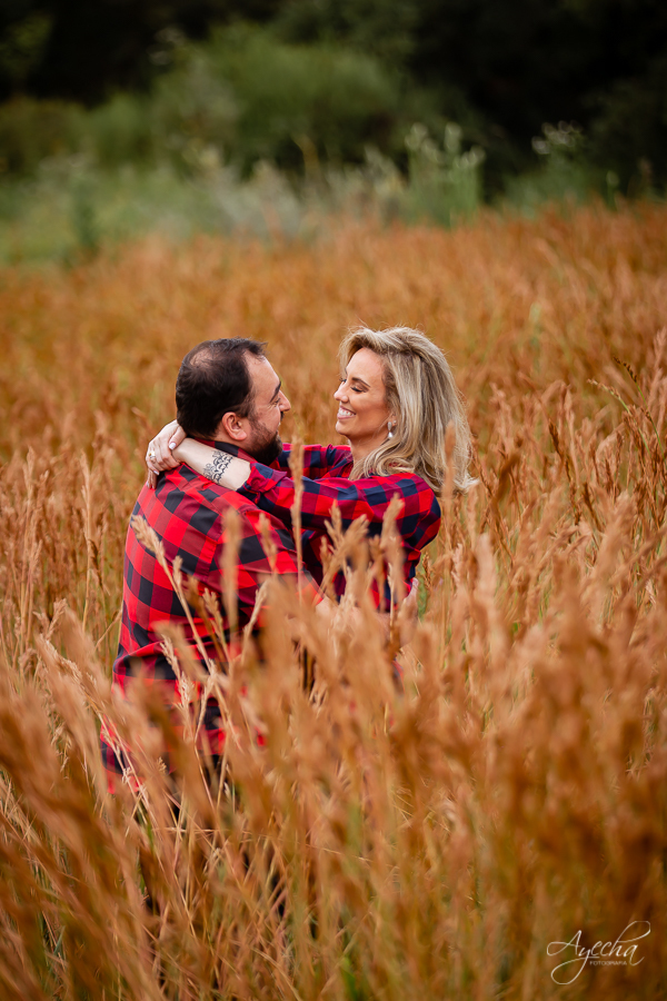 Chácara para ensaios fotográficos em curitiba; chácara ienkot; ensaio de casamento; ensaio rústico; ensaio no celeiro; pré wedding curitiba; casamentos piraquara; casamentos pinhais; fotógrafos de casamento; look para ensaio fotográfico; 