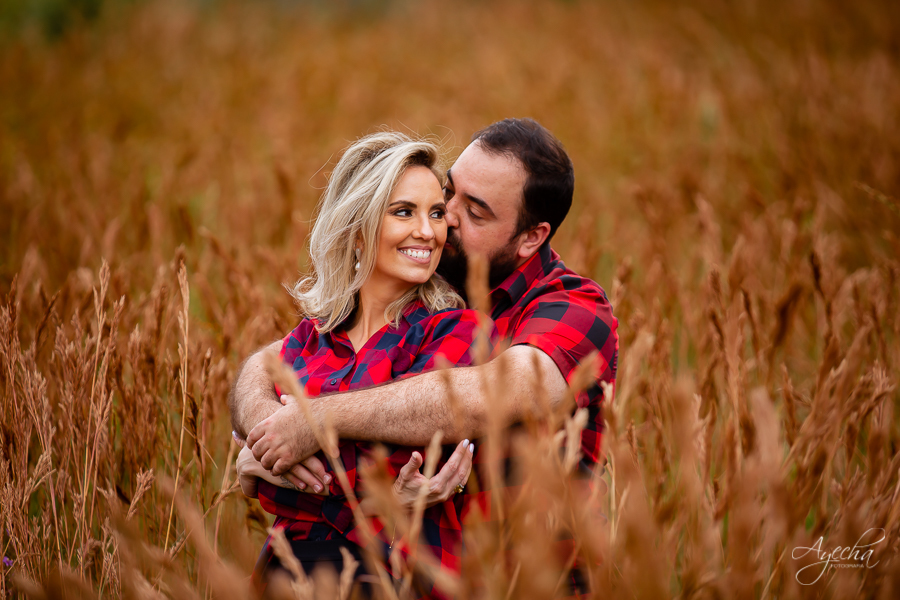 Chácara para ensaios fotográficos em curitiba; chácara ienkot; ensaio de casamento; ensaio rústico; ensaio no celeiro; pré wedding curitiba; casamentos piraquara; casamentos pinhais; fotógrafos de casamento; look para ensaio fotográfico; 