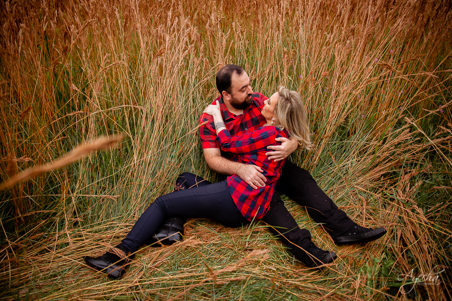 Chácara para ensaios fotográficos em curitiba; chácara ienkot; ensaio de casamento; ensaio rústico; ensaio no celeiro; pré wedding curitiba; casamentos piraquara; casamentos pinhais; fotógrafos de casamento; look para ensaio fotográfico; 