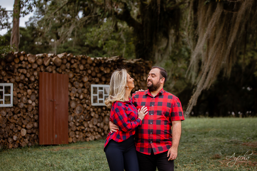 Chácara para ensaios fotográficos em curitiba; chácara ienkot; ensaio de casamento; ensaio rústico; ensaio no celeiro; pré wedding curitiba; casamentos piraquara; casamentos pinhais; fotógrafos de casamento; look para ensaio fotográfico; 
