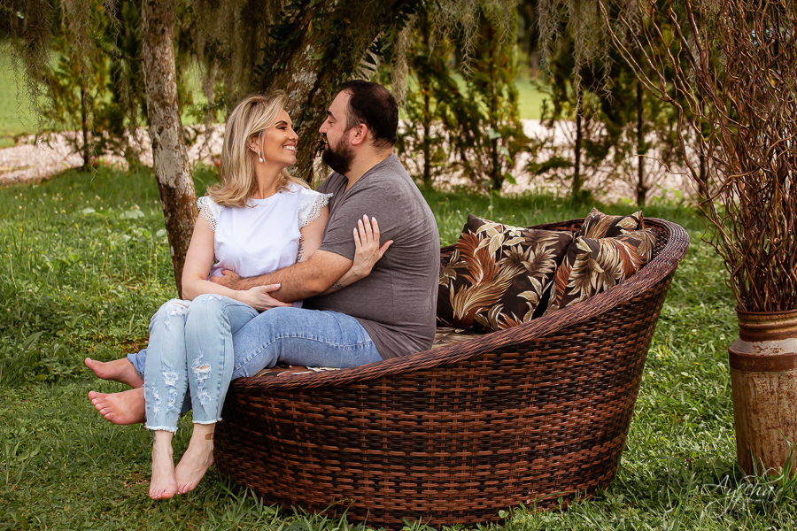 Chácara para ensaios fotográficos em curitiba; chácara ienkot; ensaio de casamento; ensaio rústico; ensaio no celeiro; pré wedding curitiba; casamentos piraquara; casamentos pinhais; fotógrafos de casamento; look para ensaio fotográfico; 