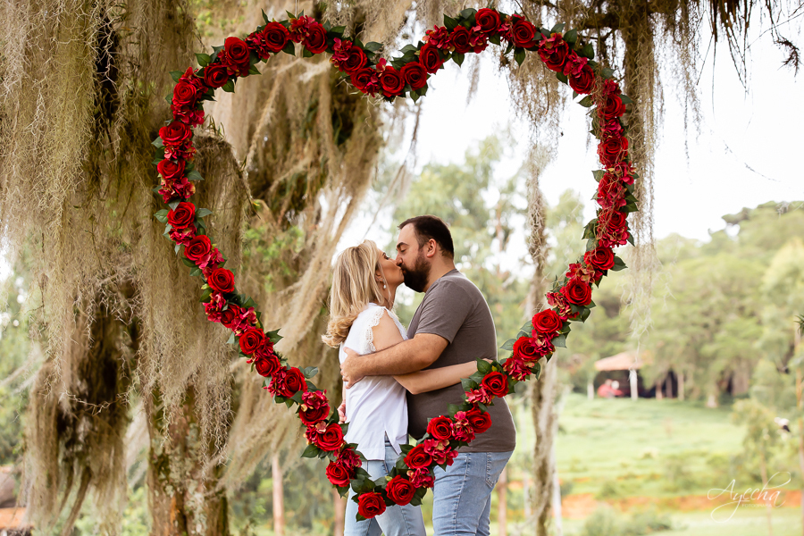 Chácara para ensaios fotográficos em curitiba; chácara ienkot; ensaio de casamento; ensaio rústico; ensaio no celeiro; pré wedding curitiba; casamentos piraquara; casamentos pinhais; fotógrafos de casamento; look para ensaio fotográfico; 