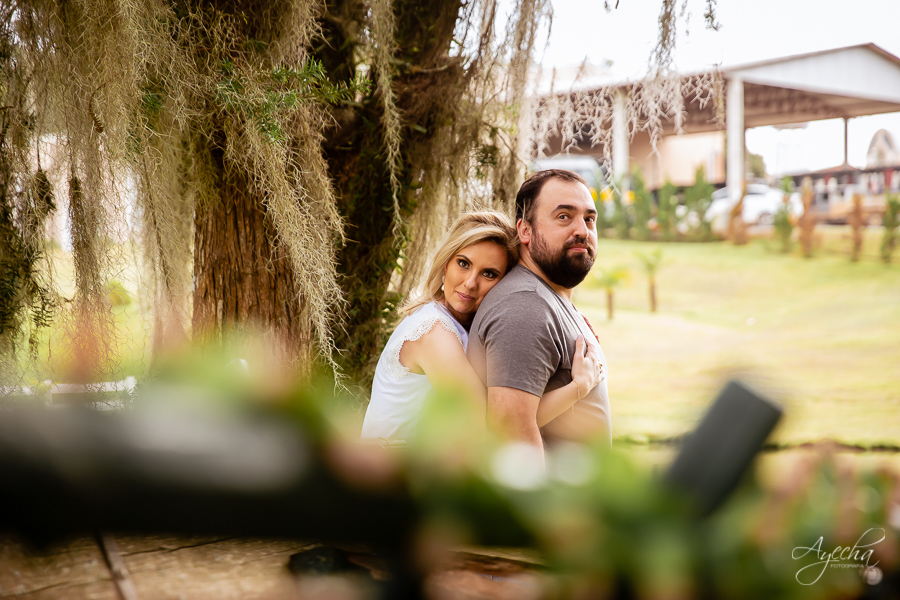 Chácara para ensaios fotográficos em curitiba; chácara ienkot; ensaio de casamento; ensaio rústico; ensaio no celeiro; pré wedding curitiba; casamentos piraquara; casamentos pinhais; fotógrafos de casamento; look para ensaio fotográfico; 