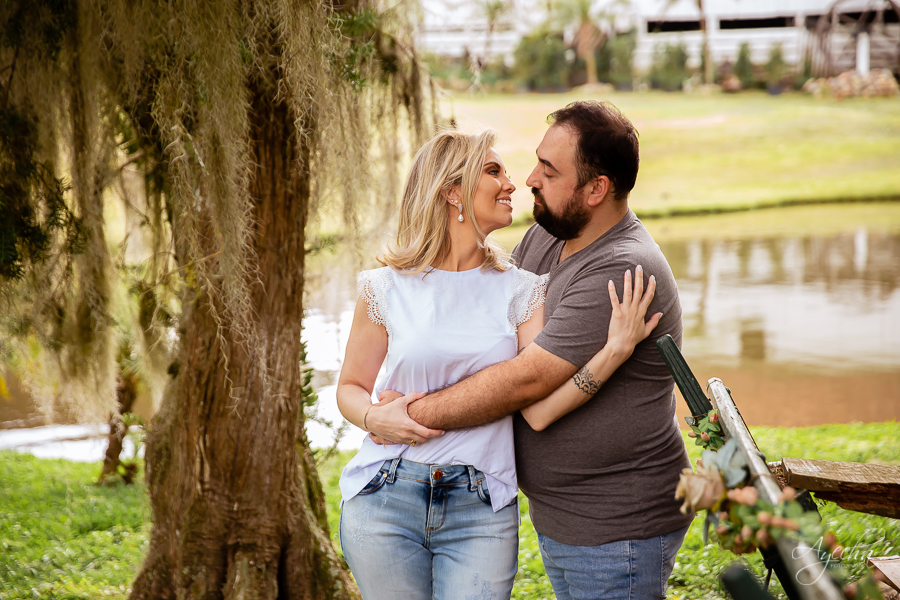 Chácara para ensaios fotográficos em curitiba; chácara ienkot; ensaio de casamento; ensaio rústico; ensaio no celeiro; pré wedding curitiba; casamentos piraquara; casamentos pinhais; fotógrafos de casamento; look para ensaio fotográfico; 