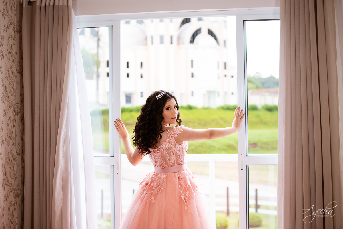 Ensaio no celeiro; ensaio romântico; ensaio delicado; ensaio de debutante; ensaio de 15 anos; book 15 anos curitiba; fotógrafos curitiba; fotógrafos piraquara; lugares para fazer ensaio fotográfico em curitiba; debutantes curitiba; 15 anos curitiba;