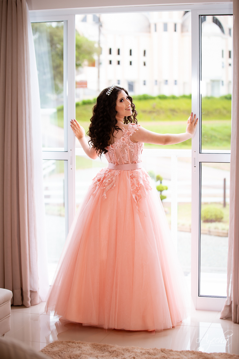 Ensaio no celeiro; ensaio romântico; ensaio delicado; ensaio de debutante; ensaio de 15 anos; book 15 anos curitiba; fotógrafos curitiba; fotógrafos piraquara; lugares para fazer ensaio fotográfico em curitiba; debutantes curitiba; 15 anos curitiba;