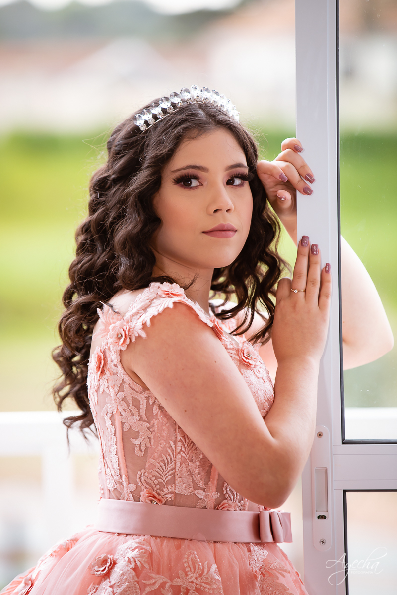 Ensaio no celeiro; ensaio romântico; ensaio delicado; ensaio de debutante; ensaio de 15 anos; book 15 anos curitiba; fotógrafos curitiba; fotógrafos piraquara; lugares para fazer ensaio fotográfico em curitiba; debutantes curitiba; 15 anos curitiba;