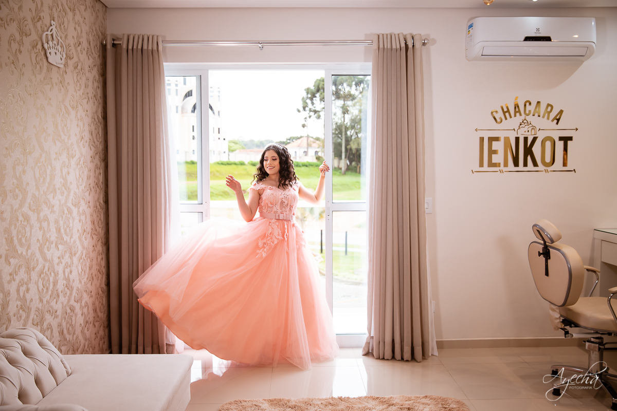 Ensaio no celeiro; ensaio romântico; ensaio delicado; ensaio de debutante; ensaio de 15 anos; book 15 anos curitiba; fotógrafos curitiba; fotógrafos piraquara; lugares para fazer ensaio fotográfico em curitiba; debutantes curitiba; 15 anos curitiba;