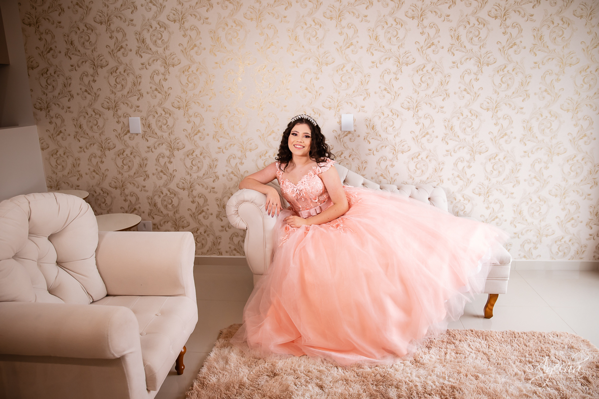 Ensaio no celeiro; ensaio romântico; ensaio delicado; ensaio de debutante; ensaio de 15 anos; book 15 anos curitiba; fotógrafos curitiba; fotógrafos piraquara; lugares para fazer ensaio fotográfico em curitiba; debutantes curitiba; 15 anos curitiba;